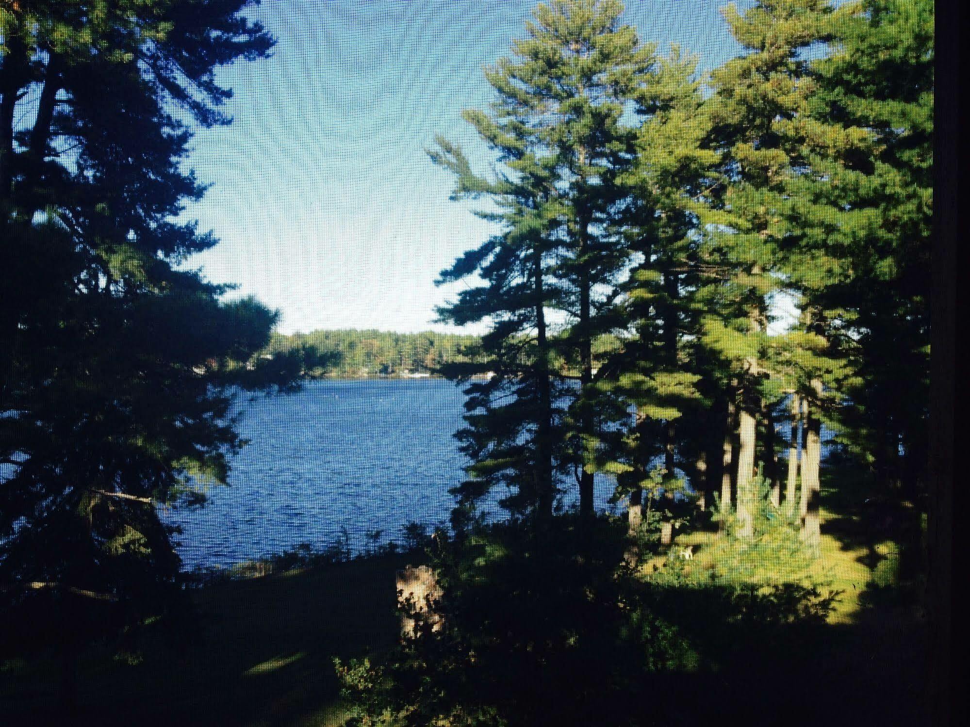 Pinedale Inn Gravenhurst Extérieur photo